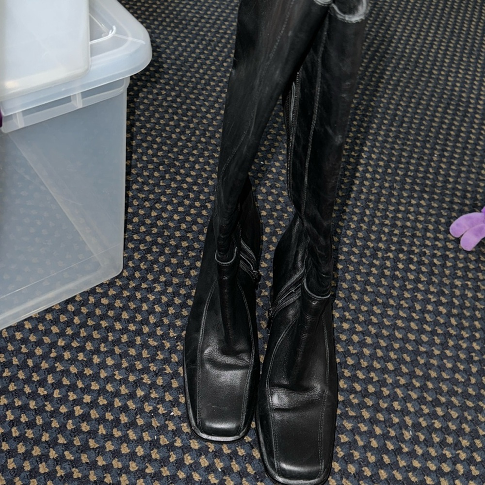Practically new heeled boots from Via Veneto